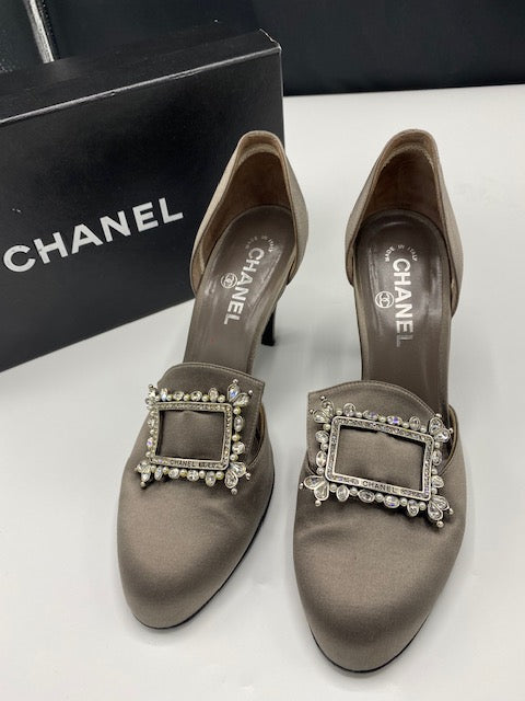 CHANEL Champagne D'orsay Bow Top Heels 36.5” – Luxe Designer Resale