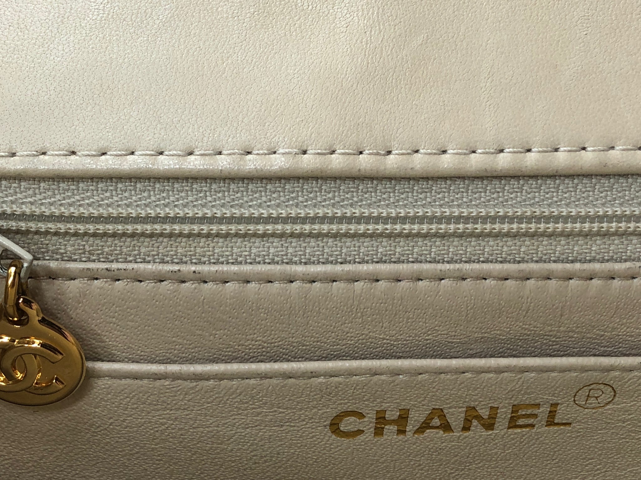 Chanel Vintage Beige Kelly Box – Dyva's Closet