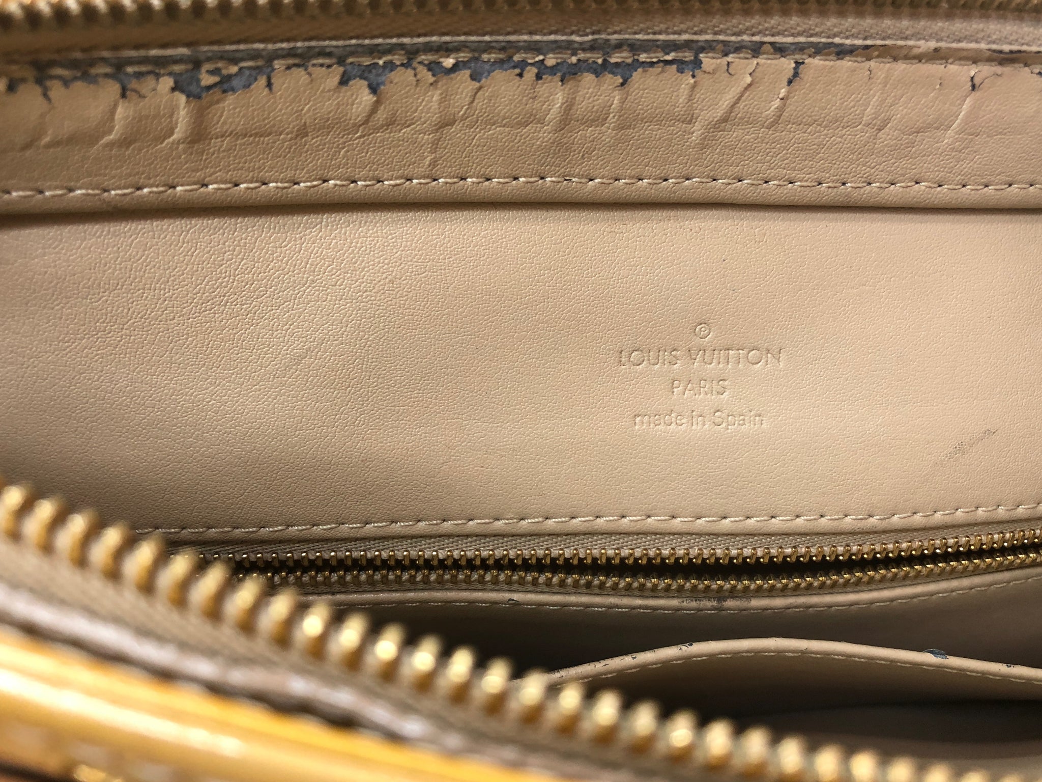 Louis Vuitton - Beige Monogram Vernis Houston