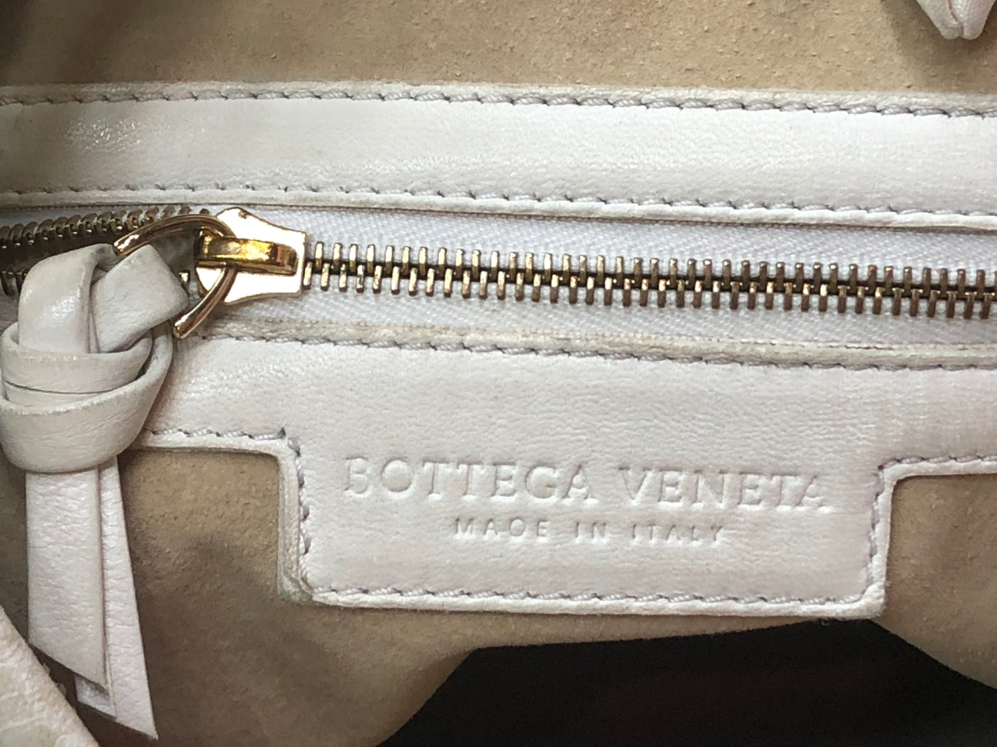 Bottega Veneta Intrecciato Hobo Medium White – Dyva's Closet