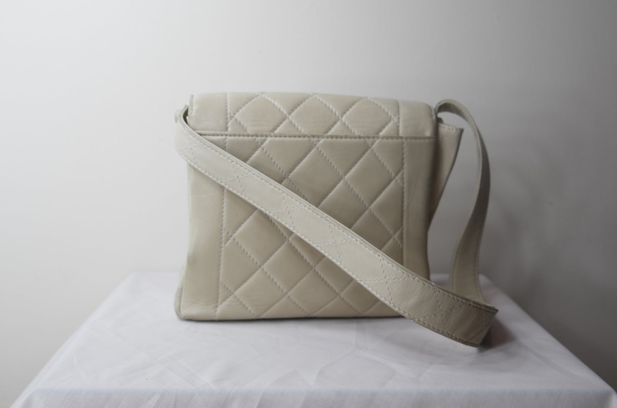 Chanel Vintage Beige Velvet Coco Classic Flap Bag Kelly Top Handle Satchel