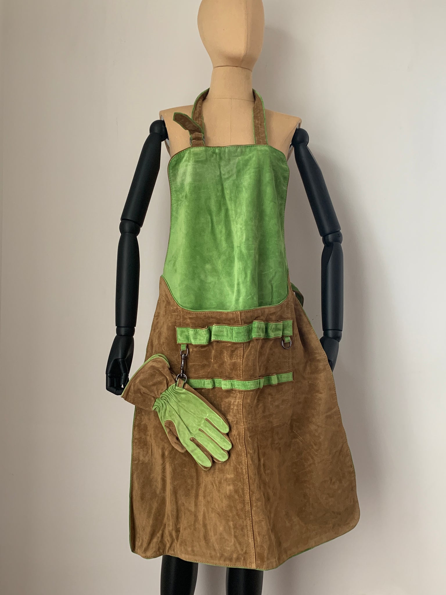 gardening apron and gloves set Hermès Vintage Gardening Apron and Gloves set – Dyva's Closet