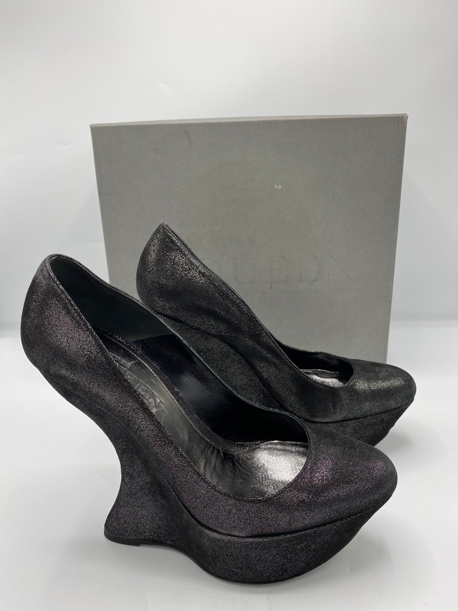 Alexander McQueen Black Velvet Embroidered Armadillo Curved Wedge Pumps  Size 40